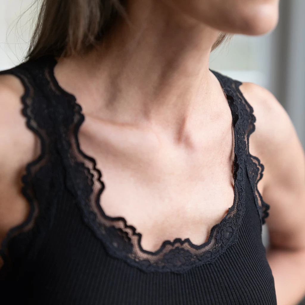 Rosemunde Seidentop mit Spitze Babette Schwarz XL