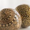6 Papiermaché Christbaumkugeln Udhampur Schwarz und Gold - 3
